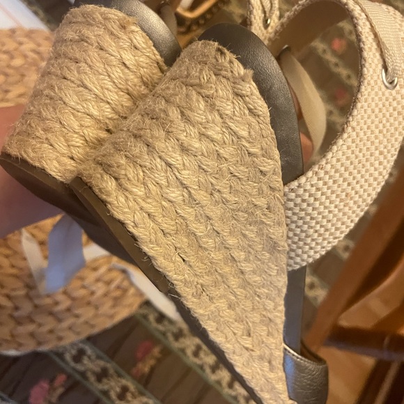 Vionic Espadrille Wedges - Picture 4 of 4